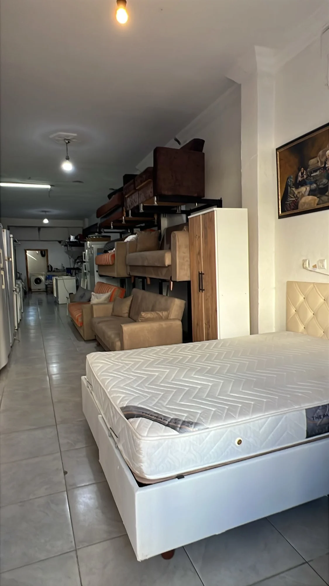 Karasu ikinci el yatak, baza ve koltuk – Özcanlar Spot mağaza içi (galeri)